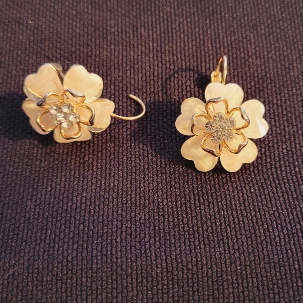 18k gold plated Blooming Flower lever back white earrings.
